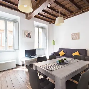  Apartamento Muratte Facing Trevi's Fountain Italia